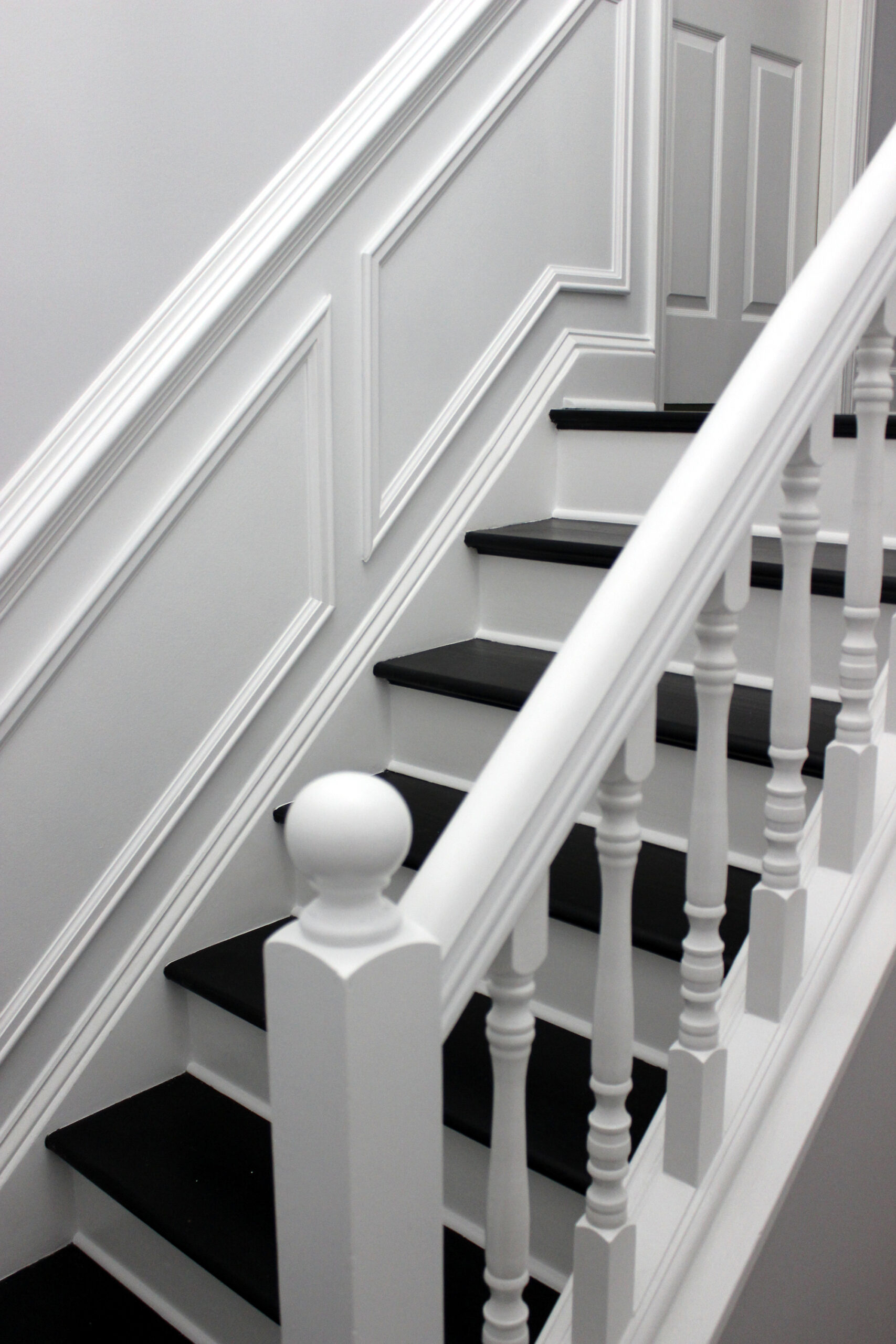 Complex Wainscoting in Townhome