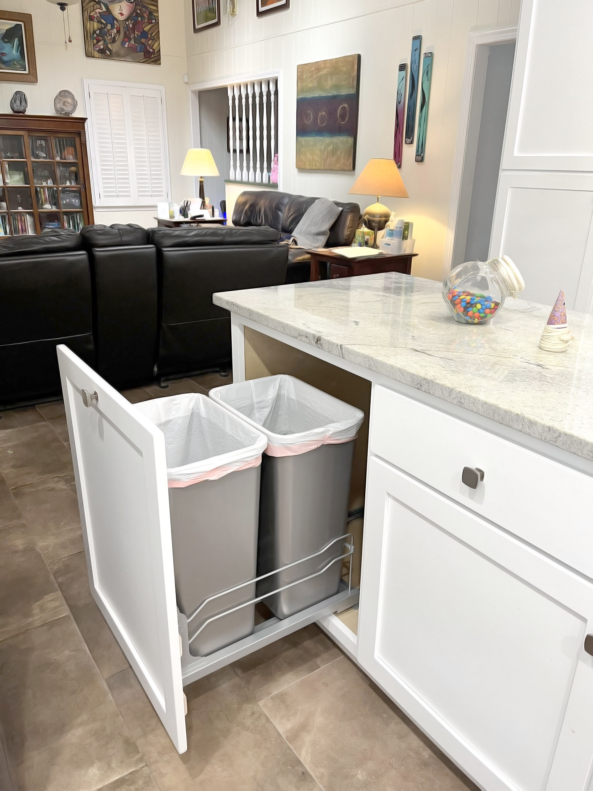 Trash roll out cabinet